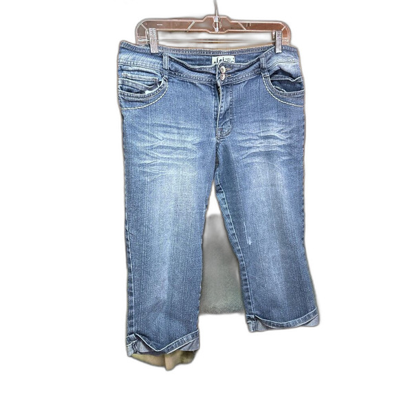 l.e.i. Cropped Jeans with Embroidered Pockets - Size 15 (Minor Flaw) - Picture 2 of 7